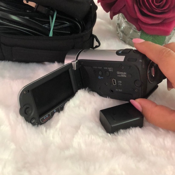 Canon FS300 Flash Memory Camcorder - - Picture 3 of 3